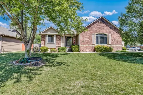 612 E Rolling View Dr, Park City, KS 67147