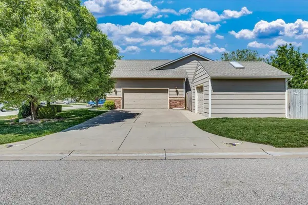612 E Rolling View Dr, Park City, KS 67147