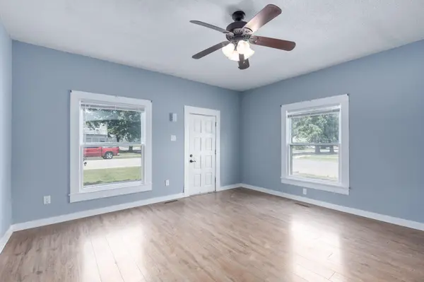 111 N 5th St, Canton, KS 67428