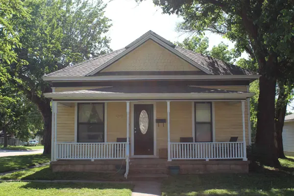 1202 N B St, Wellington, KS 67152