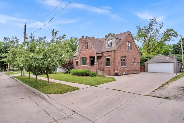 109 E Academy, Hesston, KS 67062