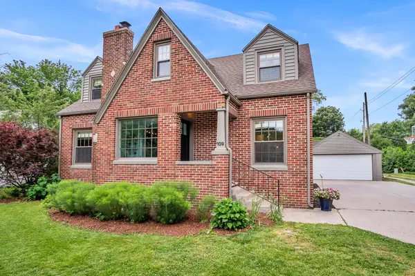 109 E Academy, Hesston, KS 67062