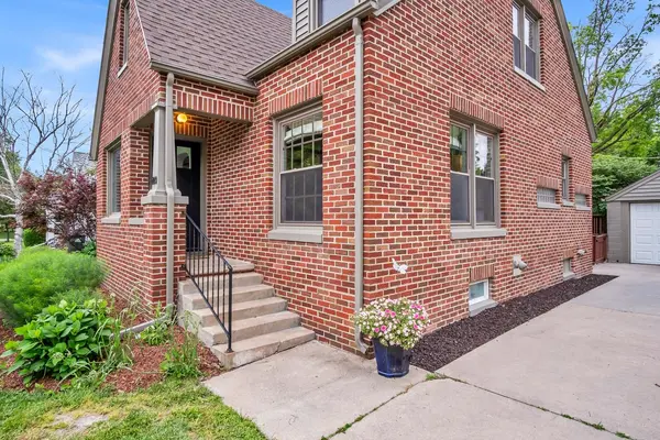 109 E Academy, Hesston, KS 67062