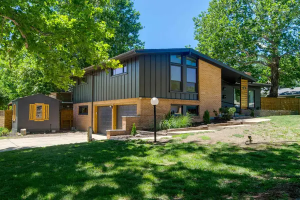 9801 W Shade Ln, Wichita, KS 67212
