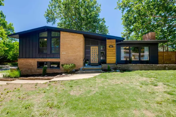 9801 W Shade Ln, Wichita, KS 67212