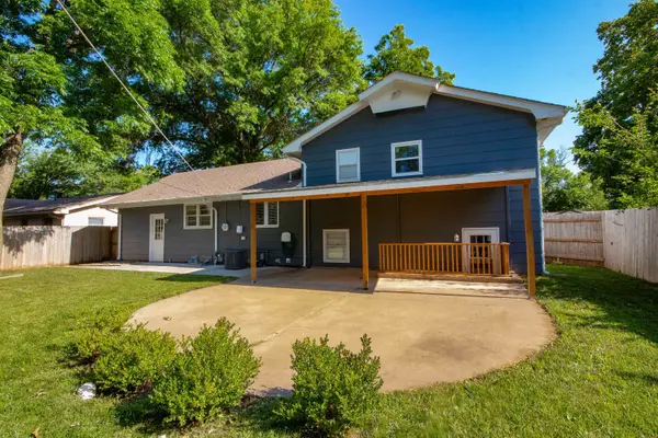 578 S Spring Creek Dr, Derby, KS 67037