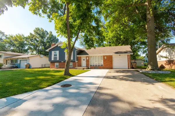 578 S Spring Creek Dr, Derby, KS 67037