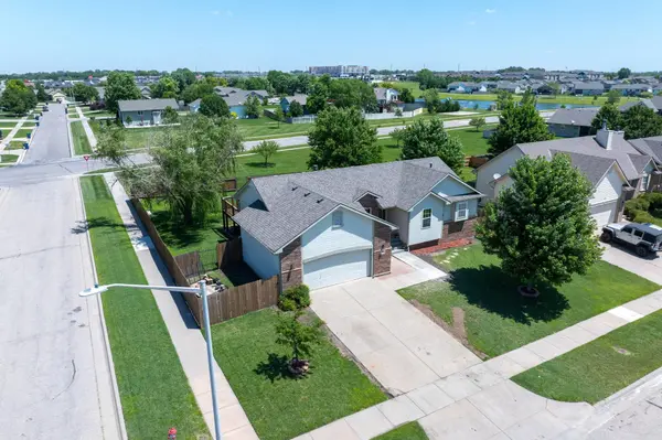 861 S Sunset Cir, Andover, KS 67002