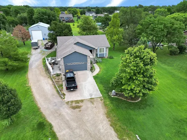 8450 S Ash Circle, Haysville, KS 67060