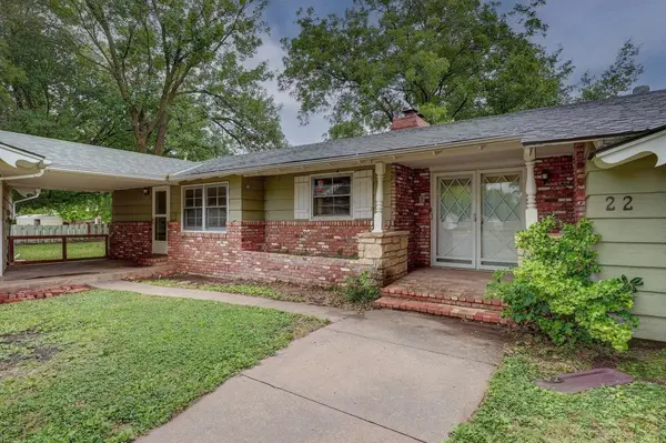 22 Fleetwood Dr, Winfield, KS 67156