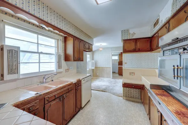 22 Fleetwood Dr, Winfield, KS 67156