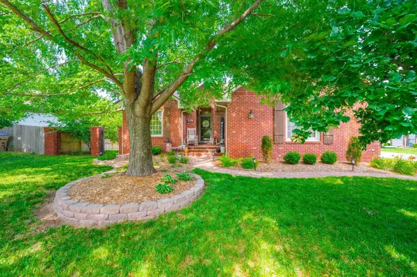 452 N Prairie Creek Drive, Kechi, KS 67067
