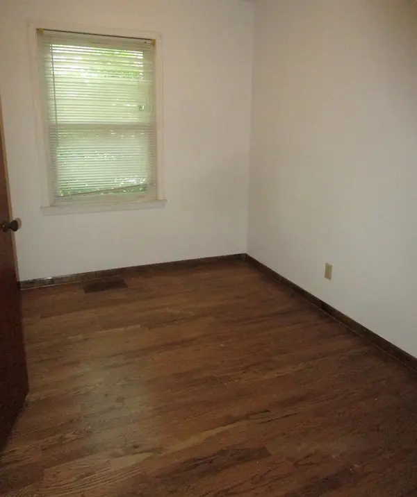 27 Sunset Dr, Hutchinson, KS 67502