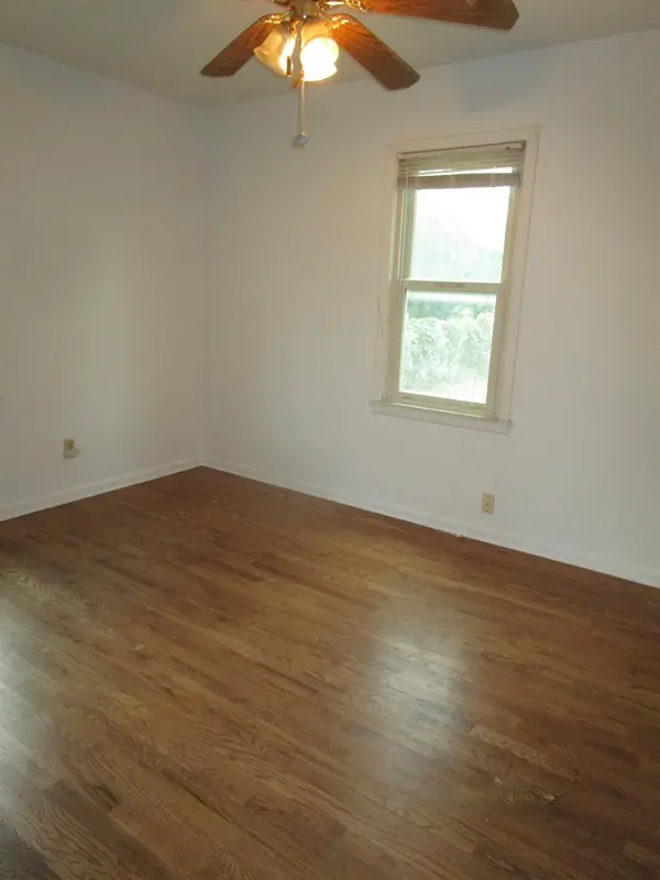 27 Sunset Dr, Hutchinson, KS 67502
