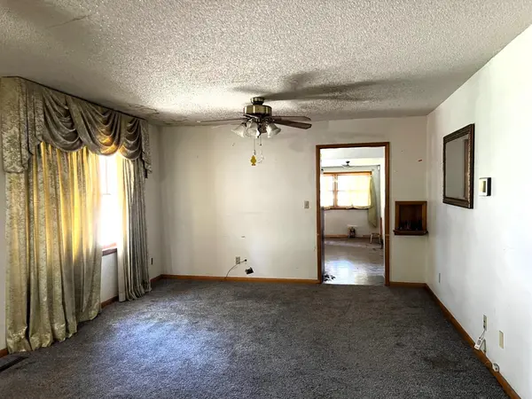 422 S Main St, Argonia, KS 67004