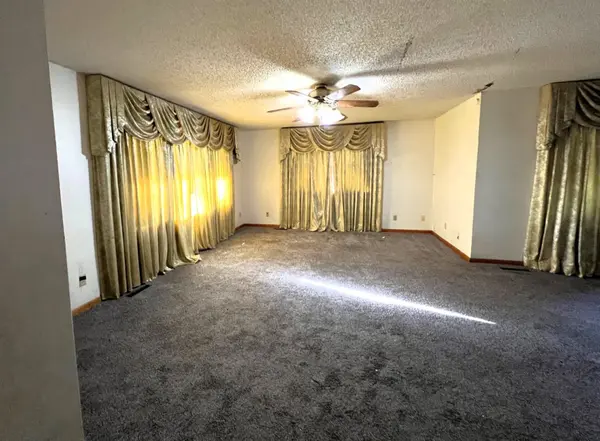 422 S Main St, Argonia, KS 67004