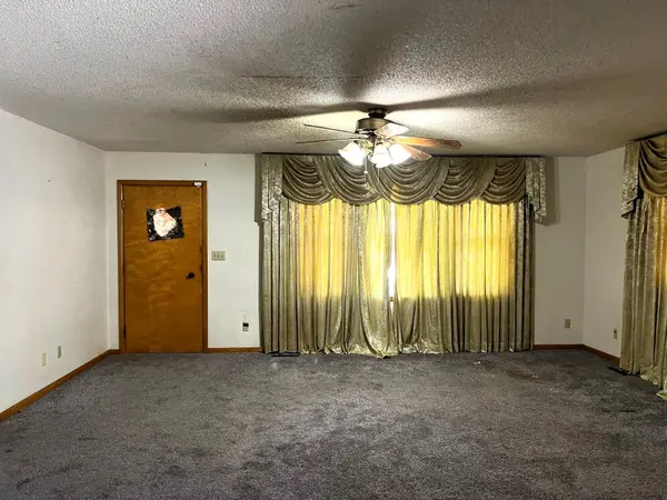 422 S Main St, Argonia, KS 67004