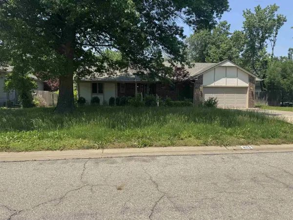 825 S honeybrook ln, Derby, KS 67037