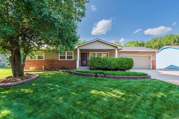210 Northwind Dr, Valley Center, KS 67147