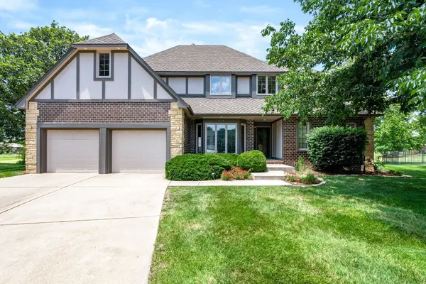 619 Glendevon Pl, Andover, KS 67002