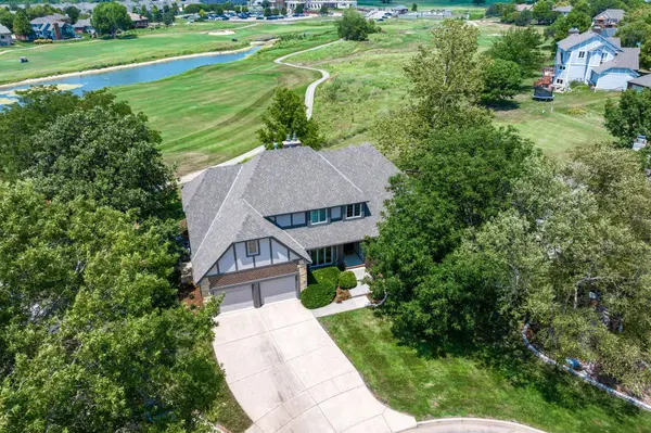 619 Glendevon Pl, Andover, KS 67002