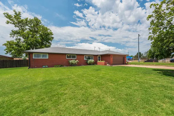 922 N Springfield Ave, Anthony, KS 67003