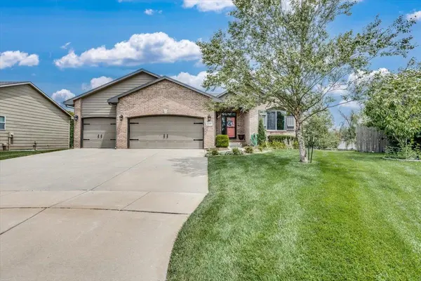 8717 W Conrey Ct, Wichita, KS 67205