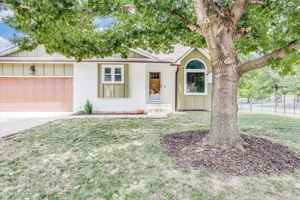 10702 W Rolling Hills Dr, Wichita, KS 67212