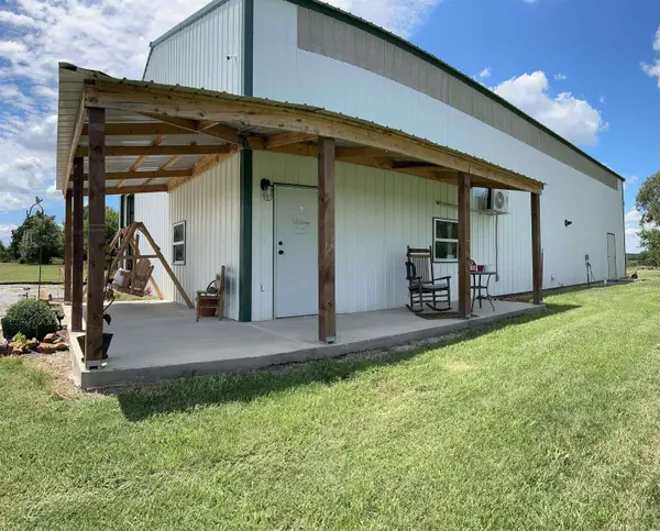 3086 SADDLE RD, Elk City, KS 67344