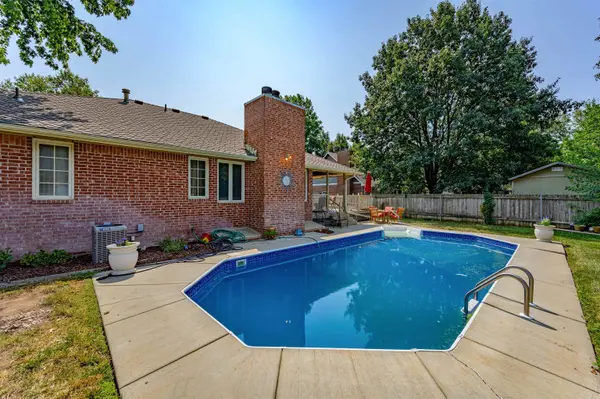 231 N Pine Grove St, Wichita, KS 67212