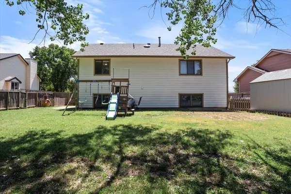 5520 E Falcon Ln, Bel Aire, KS 67220