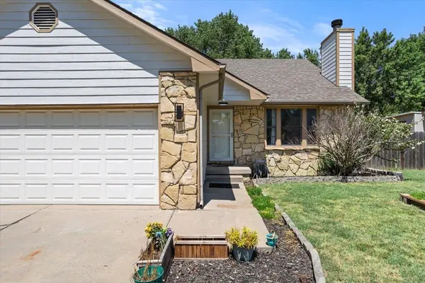 5520 E Falcon Ln, Bel Aire, KS 67220