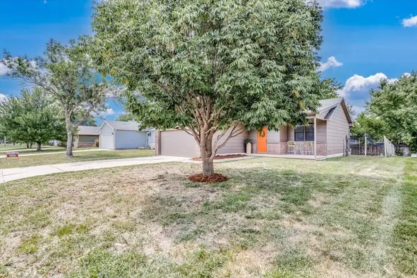 10624 E Bluestem St, Wichita, KS 67207