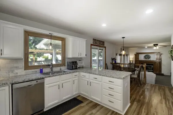 613 N Bay Country St, Wichita, KS 67235