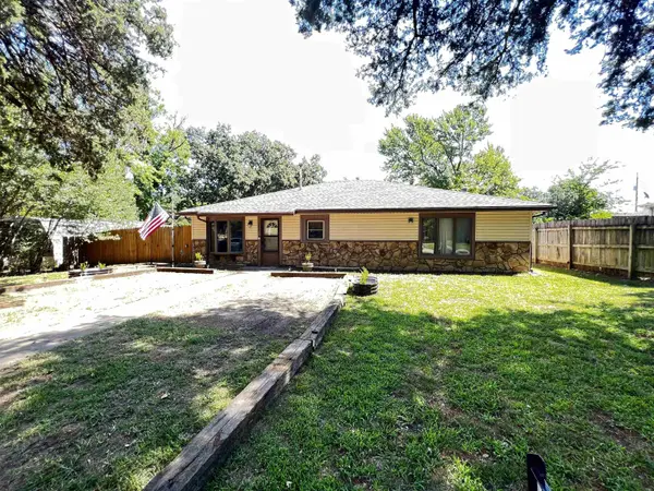 107 S Monnett St,  Conway Springs,  KS 67031