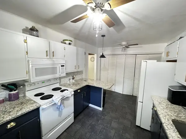 107 S Monnett St, Conway Springs, KS 67031