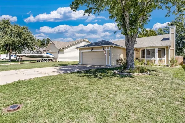 1230 S Stoneybrook Cir, Wichita, KS 67207