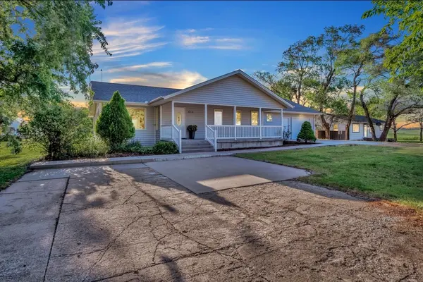 613 N Main St, Elbing, KS 67041