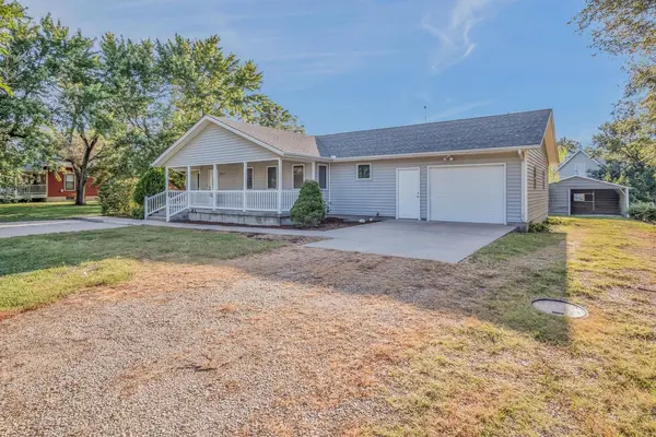 613 N Main St, Elbing, KS 67041