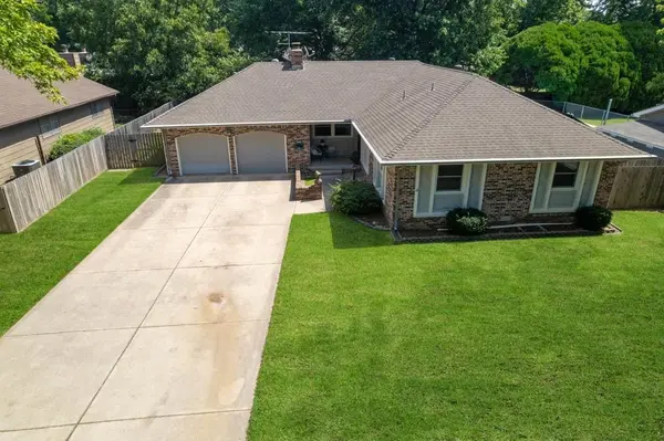 1224 N Dry Creek, Derby, KS 67037