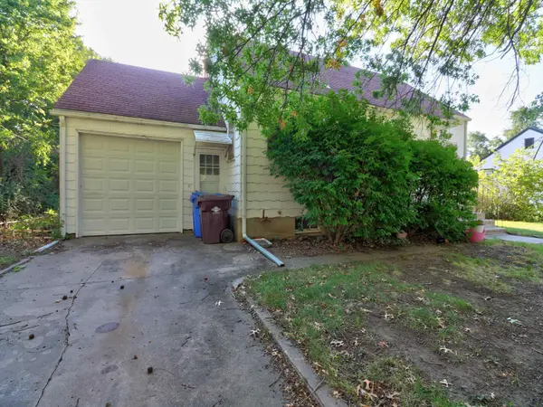 508 S Randall Ave, Moundridge, KS 67107