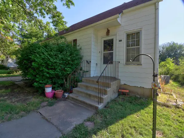 508 S Randall Ave, Moundridge, KS 67107