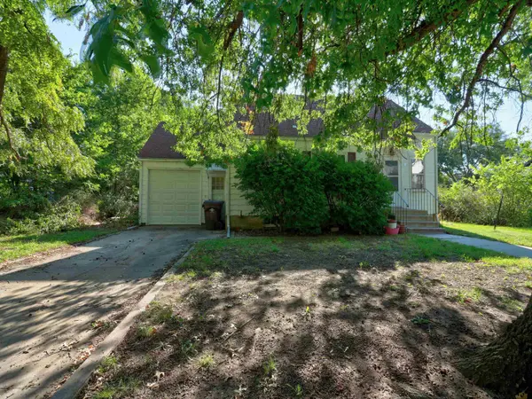 508 S Randall Ave,  Moundridge,  KS 67107