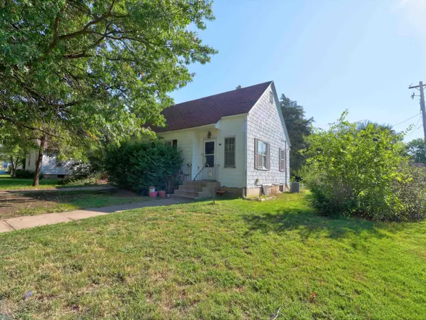 508 S Randall Ave, Moundridge, KS 67107