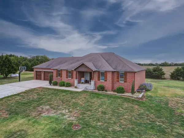 107 Mays Rd, Winfield, KS 67156