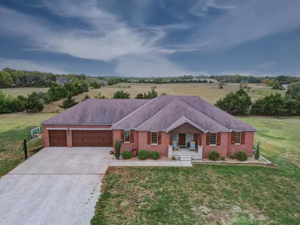 107 Mays Rd,  Winfield,  KS 67156