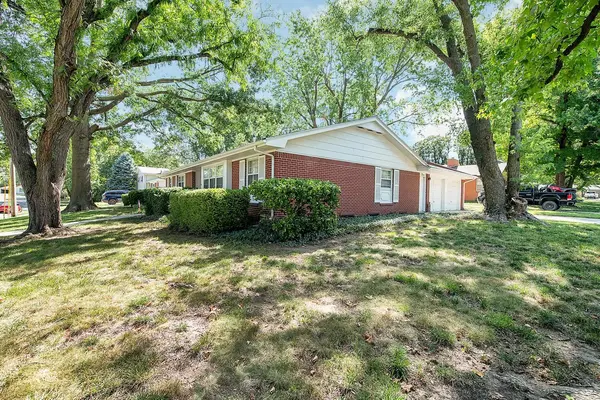611 Hart Dr, Newton, KS 67114