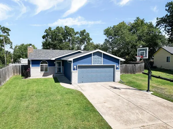 1910 E Homewood St, Park City, KS 67219