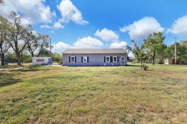 9755 SW Quail Rd, Augusta, KS 67010