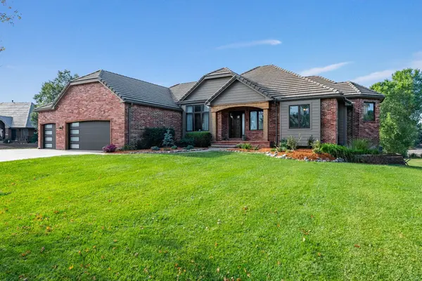 2740 N North Shore Ct, Wichita, KS 67205